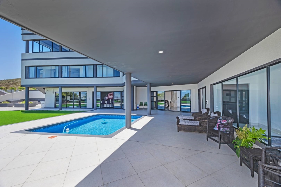 8 Bedroom Property for Sale in Plattekloof Western Cape